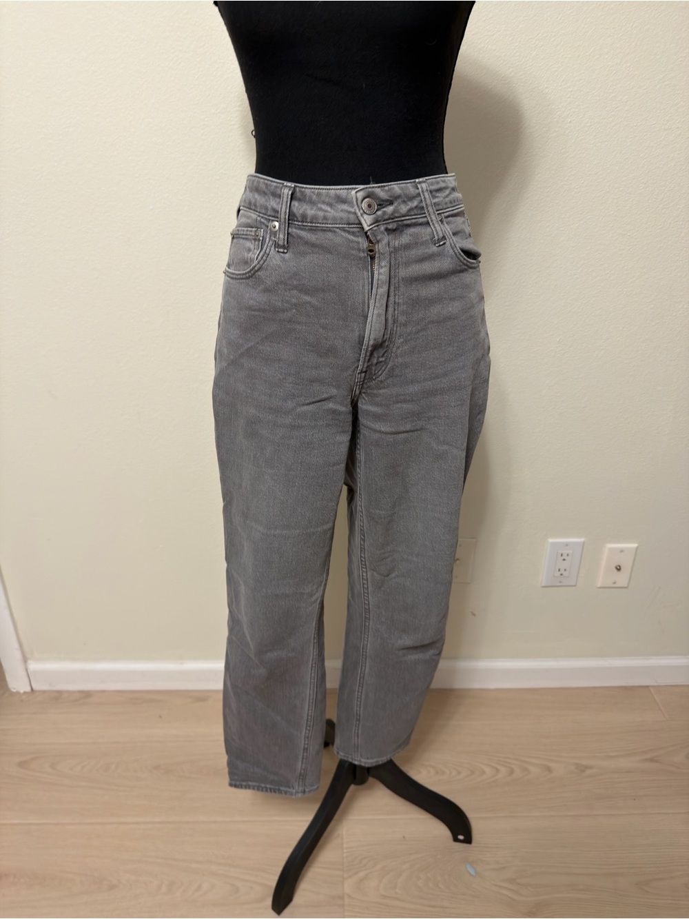 Abercrombie & Fitch Grey Straight-Leg Women's Jeans